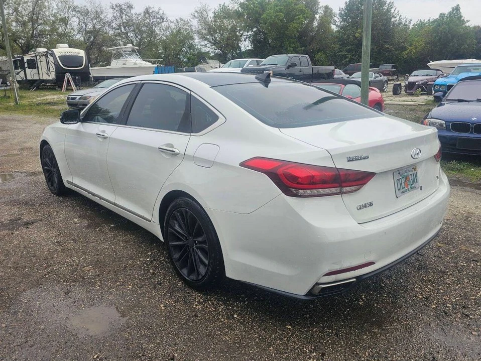 2016 Hyundai Genesis - Image 4 of 15