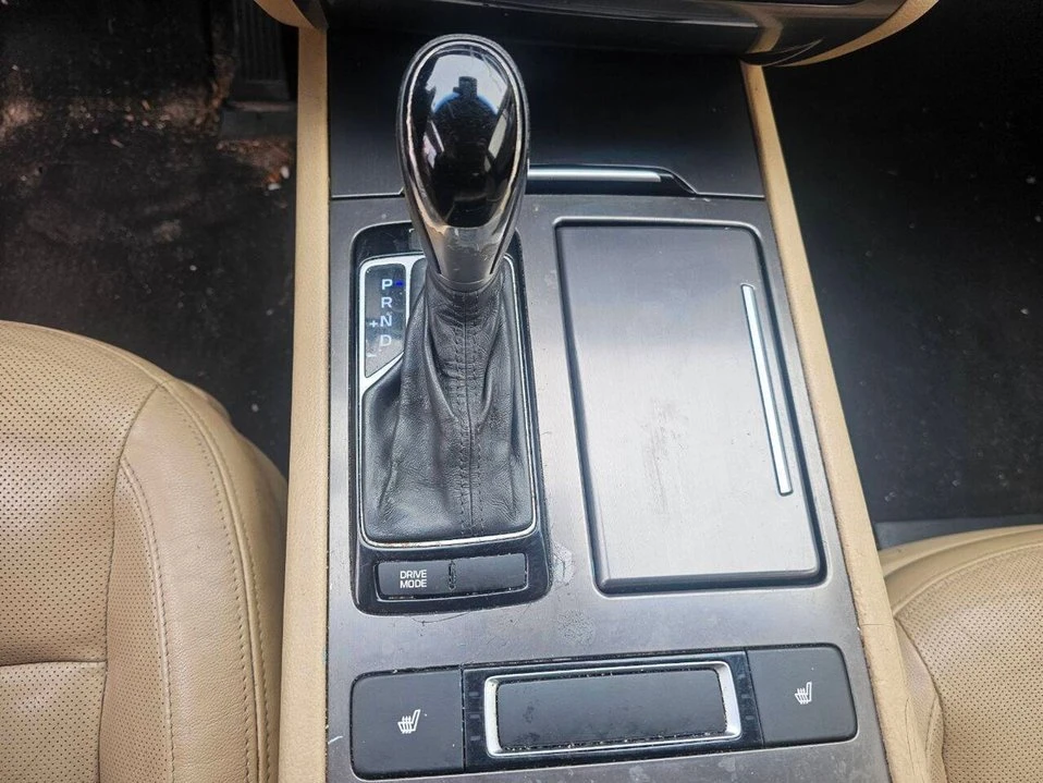 2016 Hyundai Genesis - Image 14 of 15
