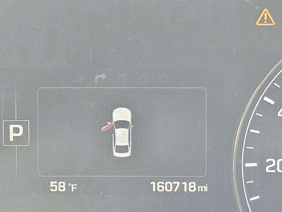 2016 Hyundai Genesis - Image 12 of 15