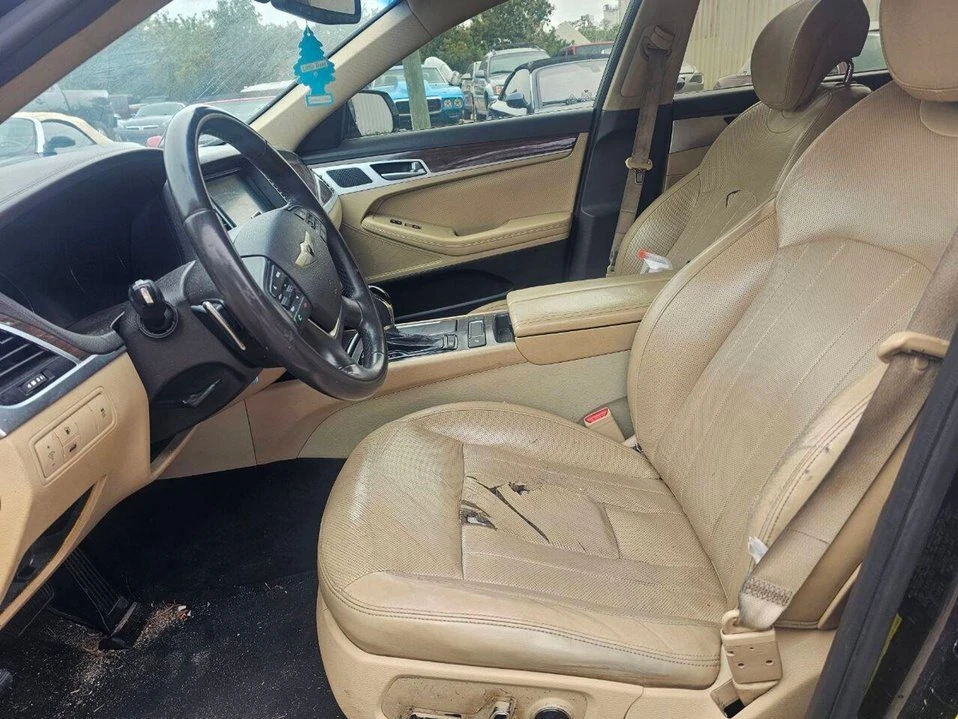 2016 Hyundai Genesis - Image 10 of 15