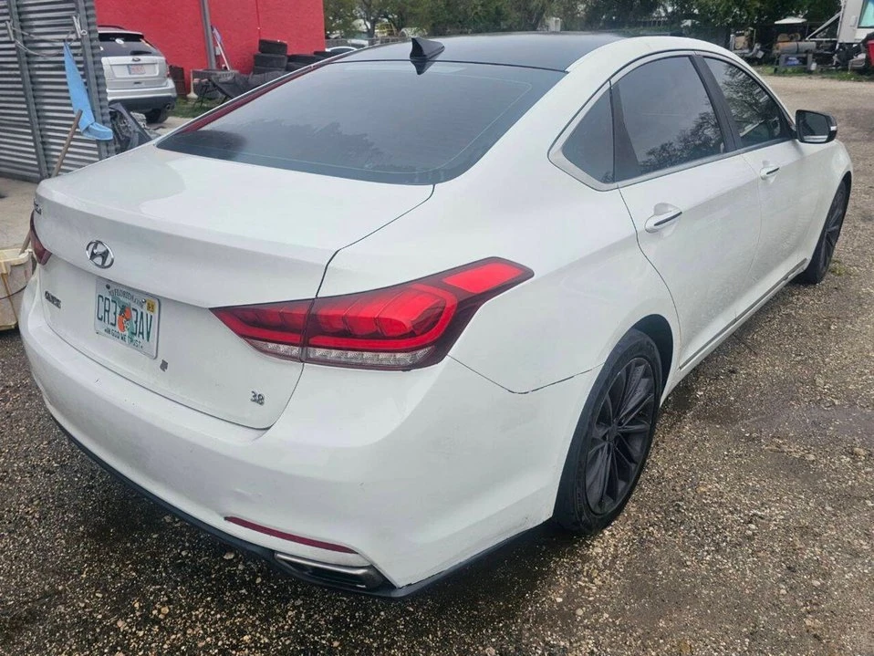 2016 Hyundai Genesis - Image 6 of 15