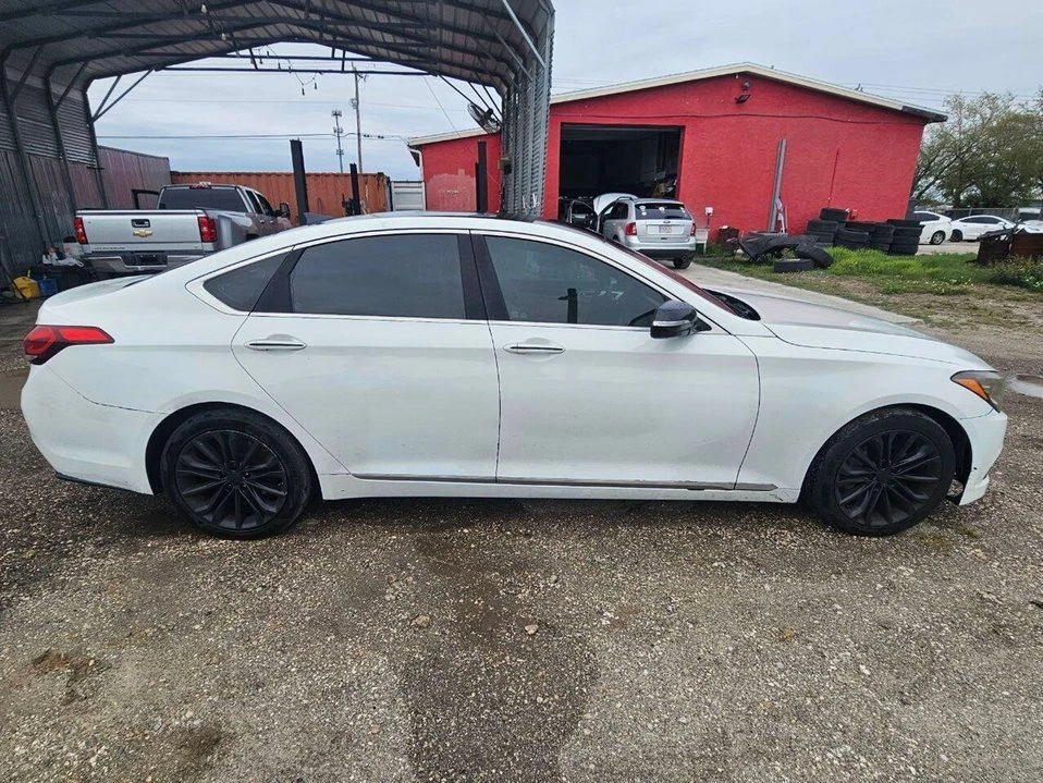 2016 Hyundai Genesis - Image 7 of 15
