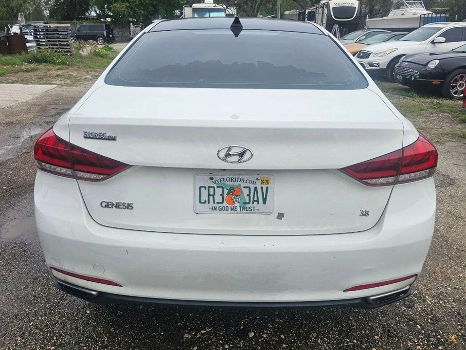 2016 Hyundai Genesis - Image 5 of 15
