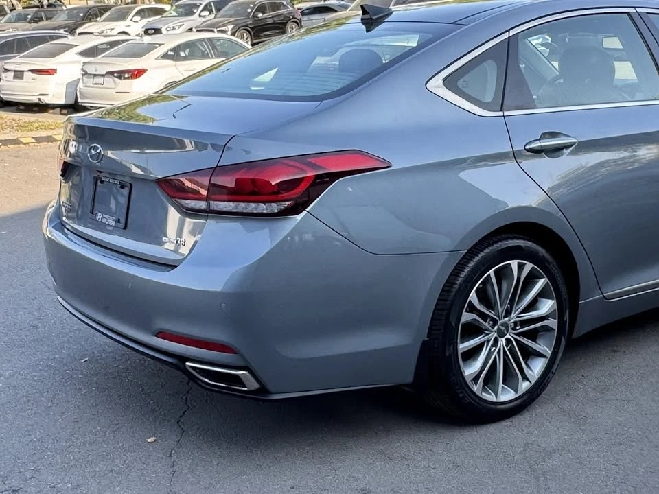 2016 Hyundai Genesis - Image 5 of 10