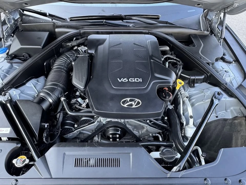 2016 Hyundai Genesis - Image 8 of 10