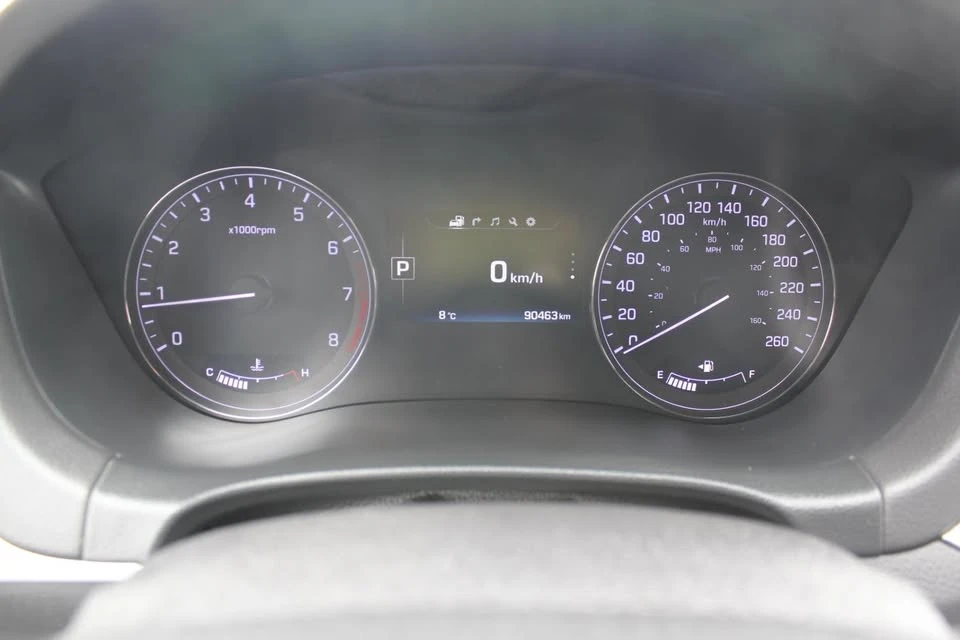 2016 Hyundai Genesis - Image 9 of 10