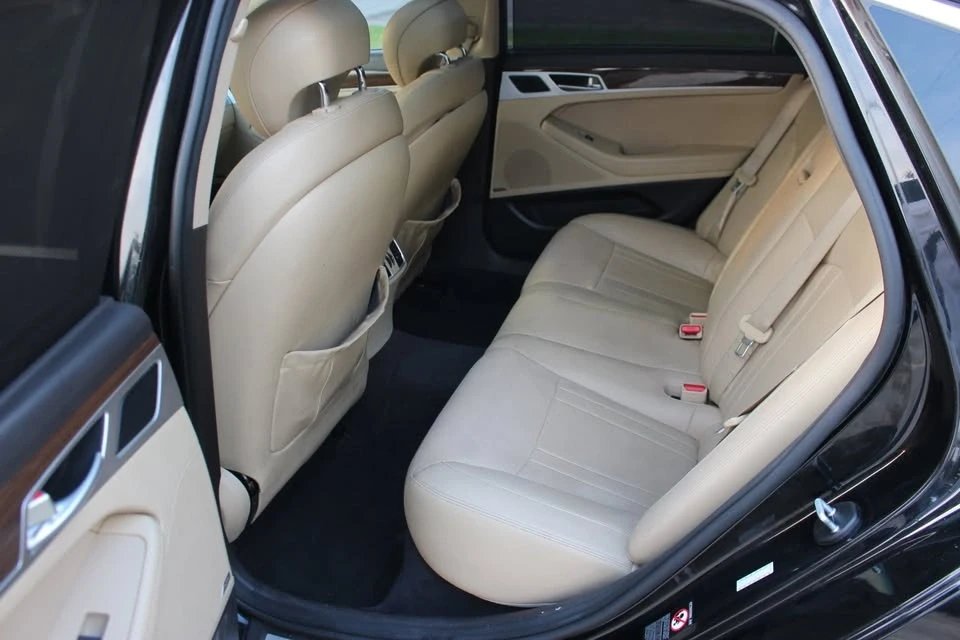 2016 Hyundai Genesis - Image 17 of 20