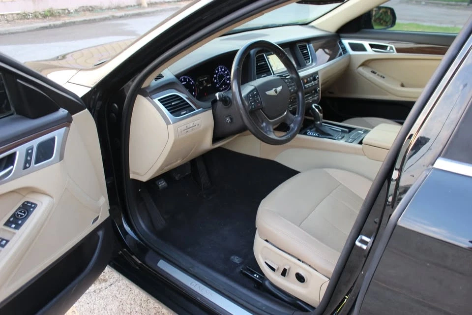 2016 Hyundai Genesis - Image 10 of 20