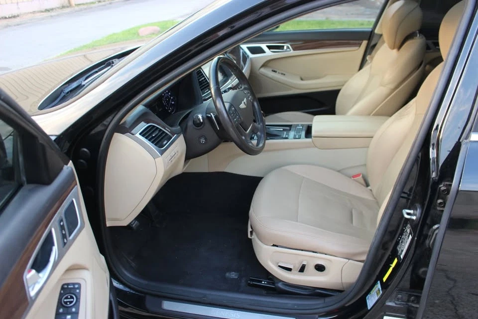 2016 Hyundai Genesis - Image 9 of 20