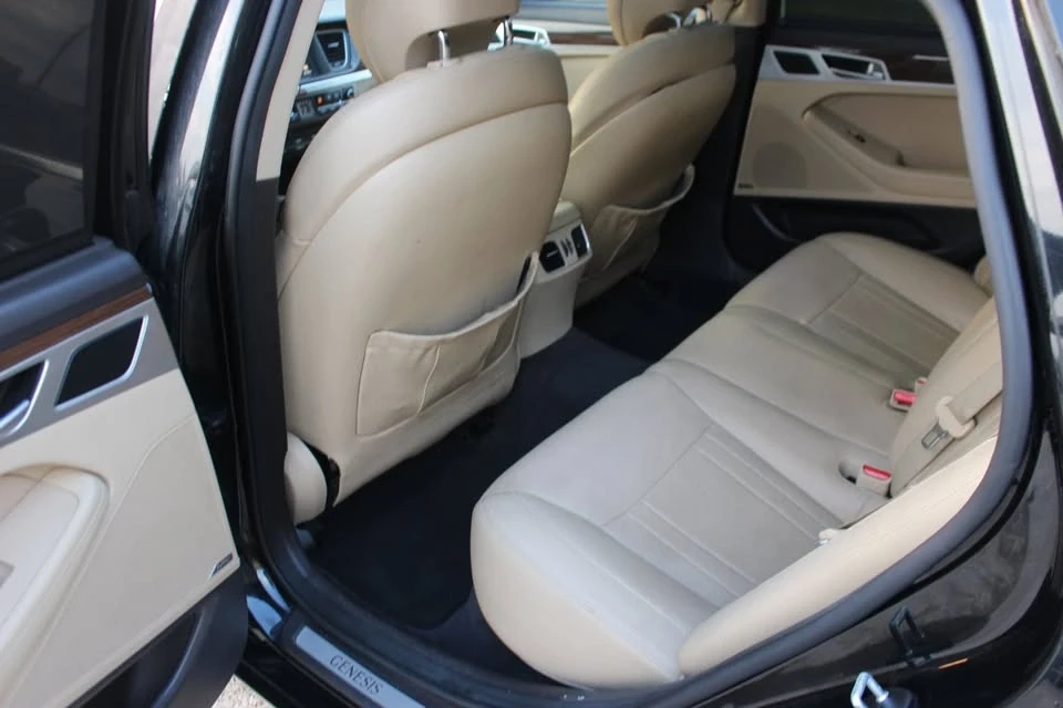 2016 Hyundai Genesis - Image 18 of 20