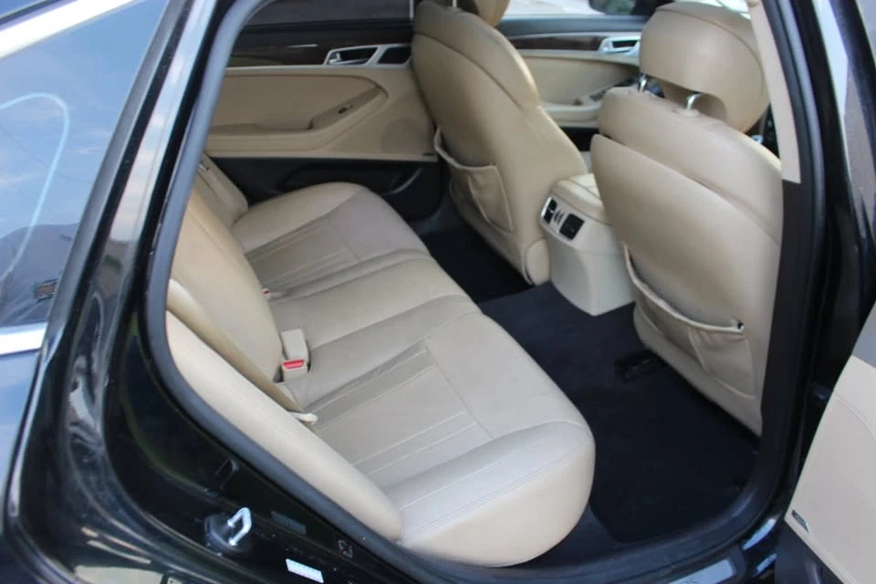2016 Hyundai Genesis - Image 16 of 20