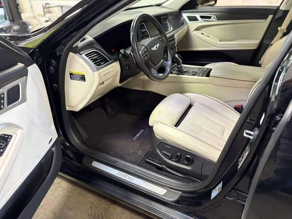 2016 Hyundai Genesis - Image 9 of 10