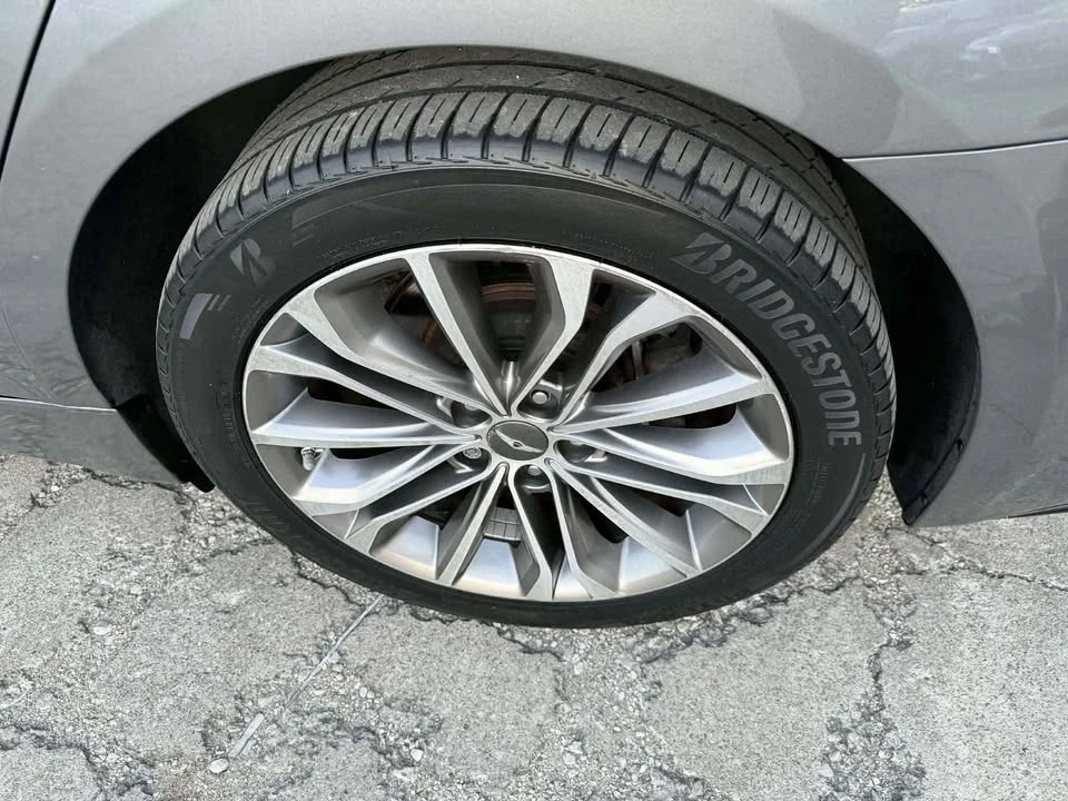 2016 Hyundai Genesis - Image 12 of 15