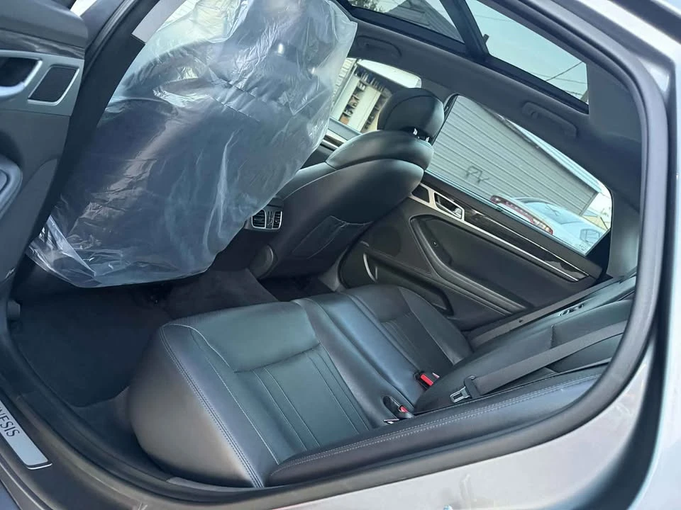2016 Hyundai Genesis - Image 11 of 15