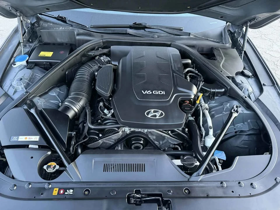 2016 Hyundai Genesis - Image 13 of 15
