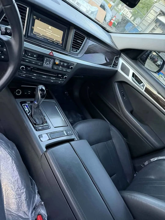 2016 Hyundai Genesis - Image 14 of 15