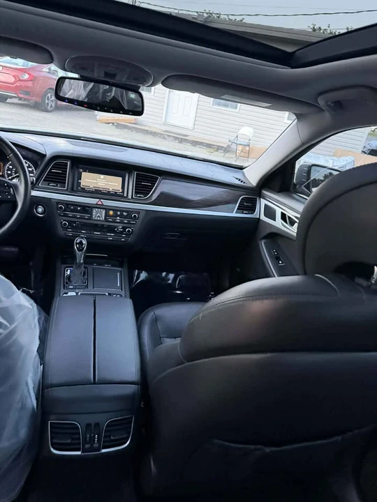 2016 Hyundai Genesis - Image 10 of 15