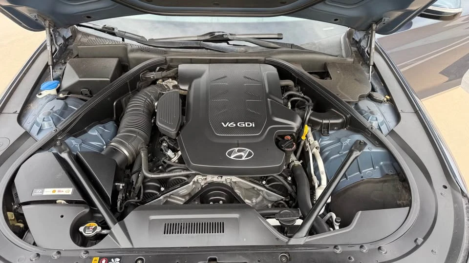2016 Hyundai Genesis - Image 16 of 20