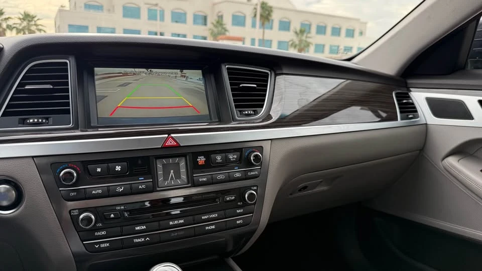 2016 Hyundai Genesis - Image 13 of 20