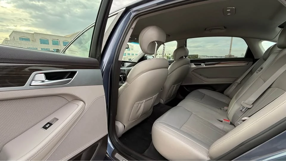 2016 Hyundai Genesis - Image 7 of 20