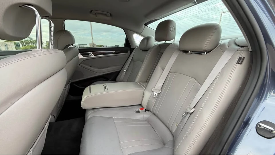 2016 Hyundai Genesis - Image 8 of 20