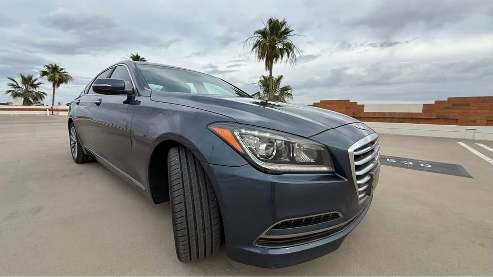 2016 Hyundai Genesis - Image 18 of 20