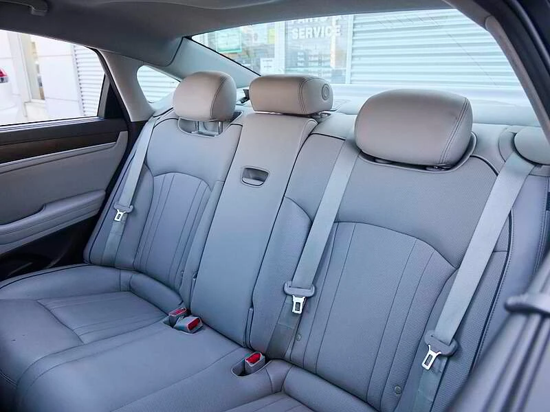 2016 Hyundai Genesis - Image 7 of 14