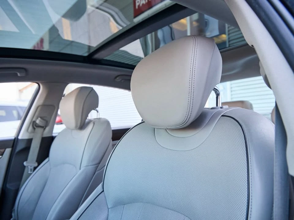 2016 Hyundai Genesis - Image 5 of 14