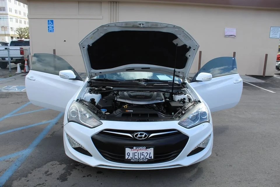 2016 Hyundai Genesis Coupe - Image 18 of 20