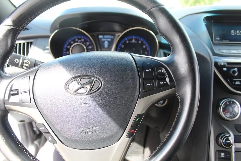 2016 Hyundai Genesis Coupe - Image 16 of 20