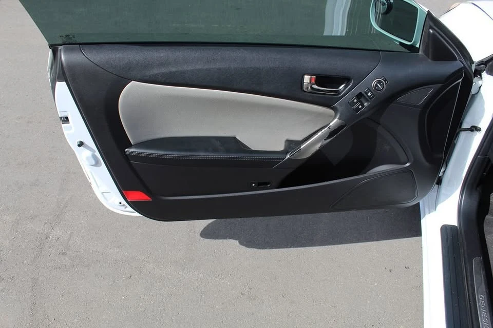 2016 Hyundai Genesis Coupe - Image 10 of 20