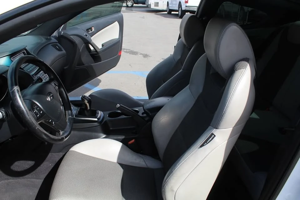 2016 Hyundai Genesis Coupe - Image 9 of 20