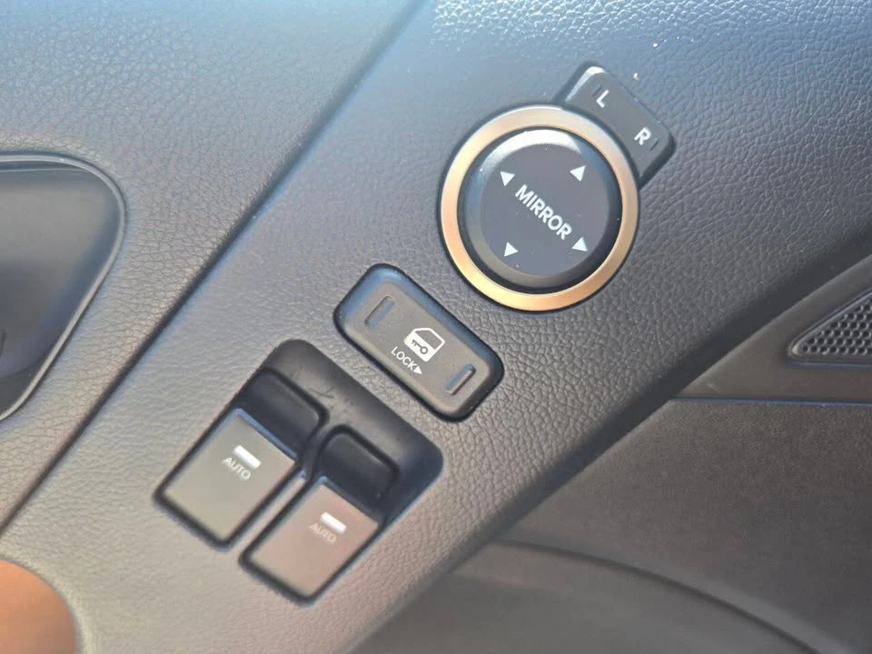 2016 Hyundai Genesis Coupe - Image 16 of 20