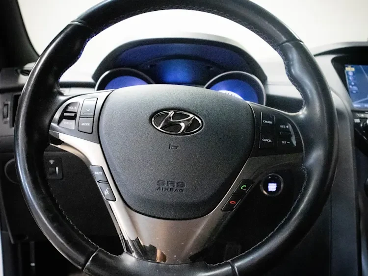 2016 Hyundai Genesis Coupe - Image 9 of 12