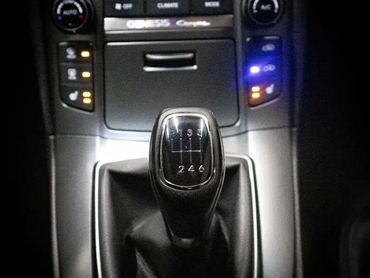 2016 Hyundai Genesis Coupe - Image 10 of 12