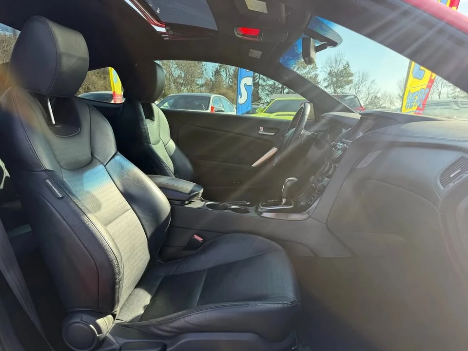 2016 Hyundai Genesis Coupe - Image 13 of 20