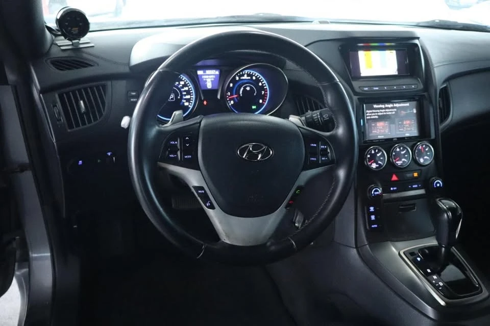 2016 Hyundai Genesis Coupe - Image 16 of 20