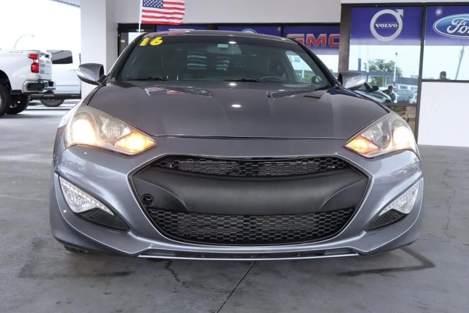 2016 Hyundai Genesis Coupe - Image 11 of 20
