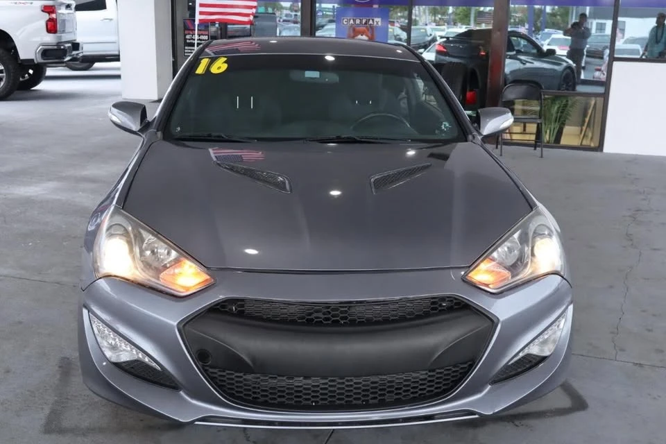 2016 Hyundai Genesis Coupe - Image 10 of 20