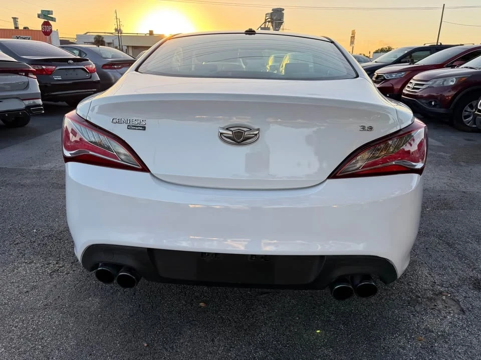 2016 Hyundai Genesis Coupe - Image 6 of 10