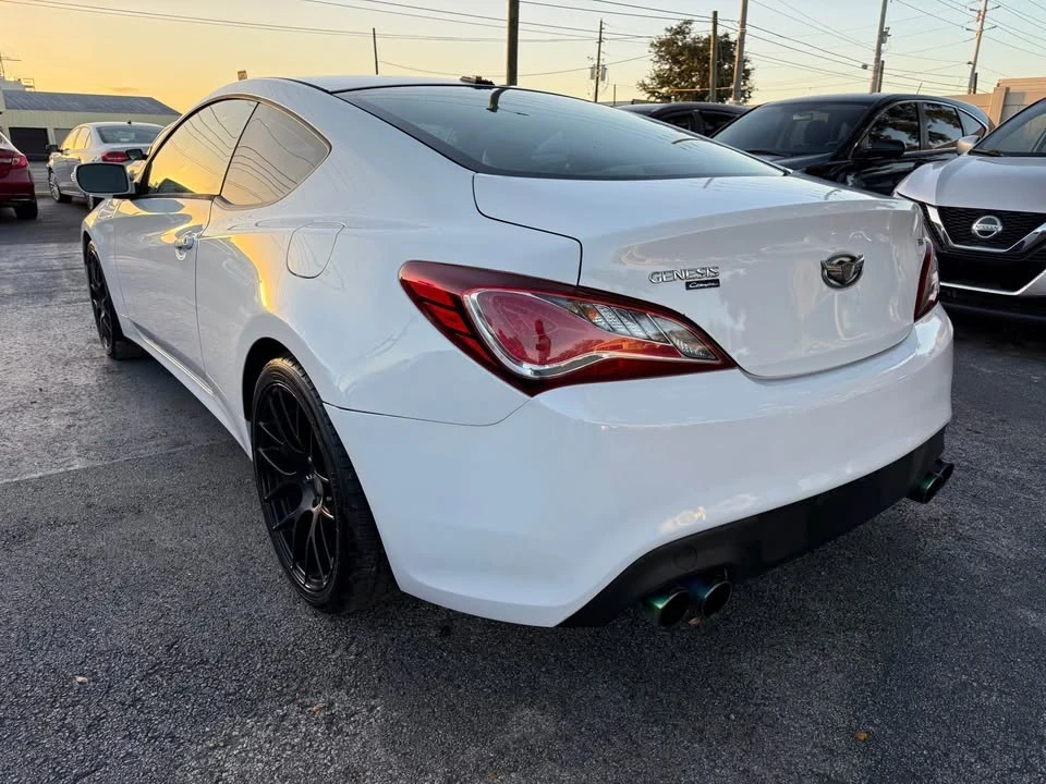 2016 Hyundai Genesis Coupe - Image 7 of 10