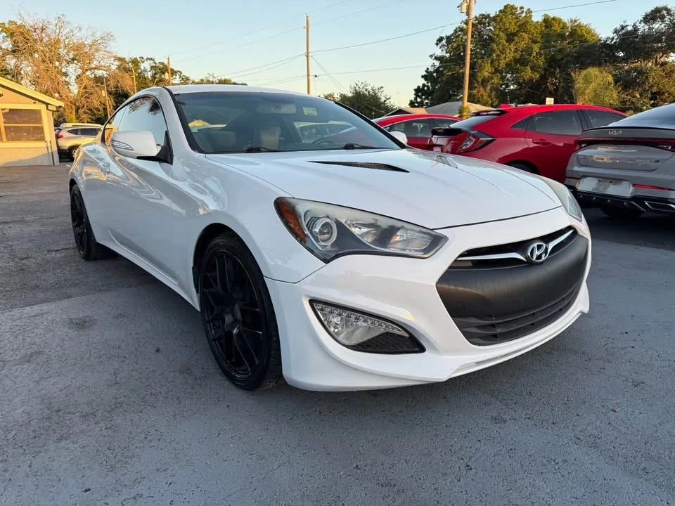 2016 Hyundai Genesis Coupe - Image 2 of 10