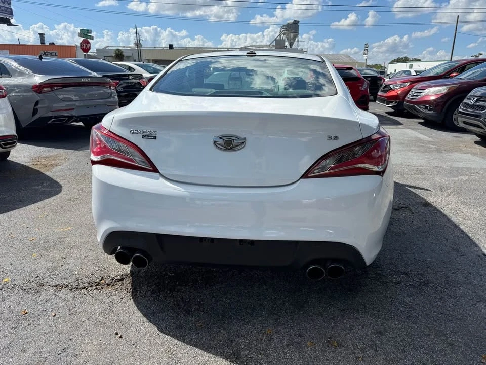 2016 Hyundai Genesis Coupe - Image 6 of 9
