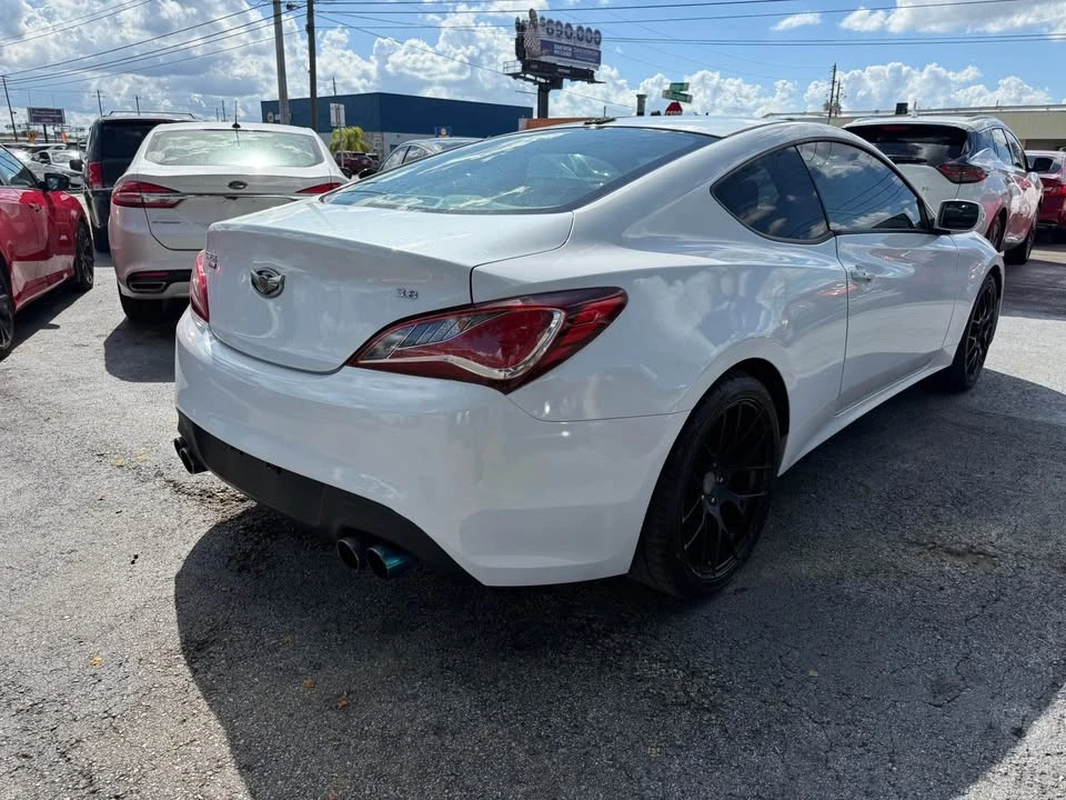 2016 Hyundai Genesis Coupe - Image 5 of 9