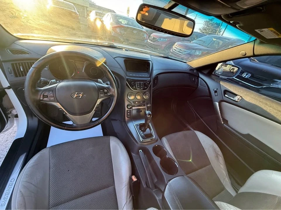 2016 Hyundai Genesis Coupe - Image 9 of 10