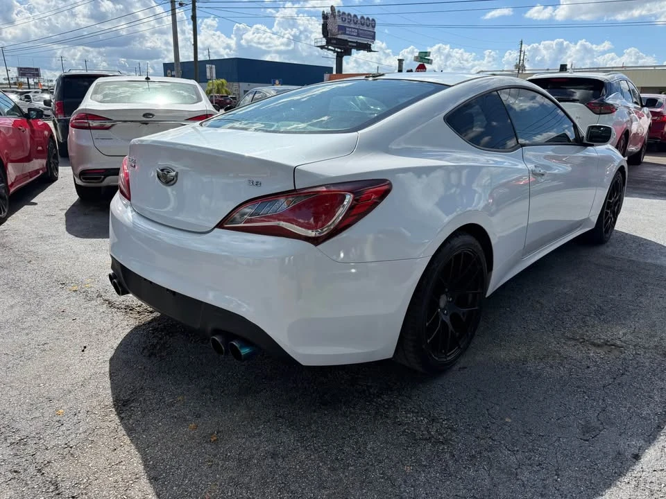2016 Hyundai Genesis Coupe - Image 5 of 9