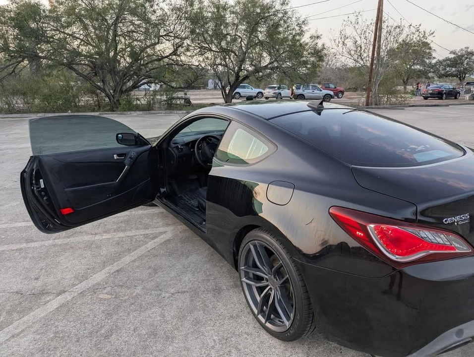 2016 Hyundai Genesis Coupe - Image 9 of 12