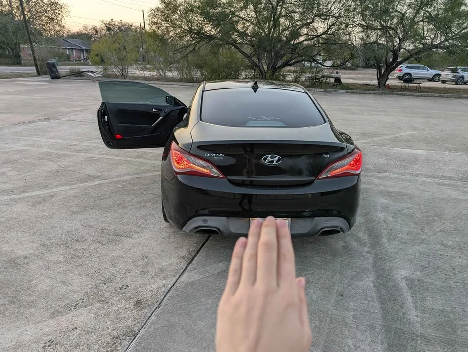 2016 Hyundai Genesis Coupe - Image 10 of 12