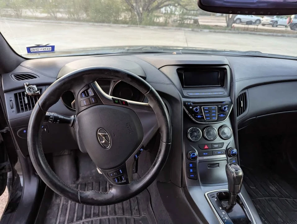 2016 Hyundai Genesis Coupe - Image 6 of 12