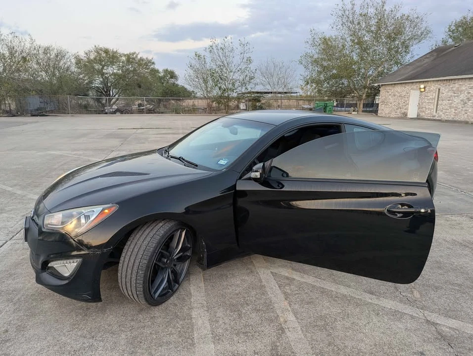 2016 Hyundai Genesis Coupe - Image 2 of 12